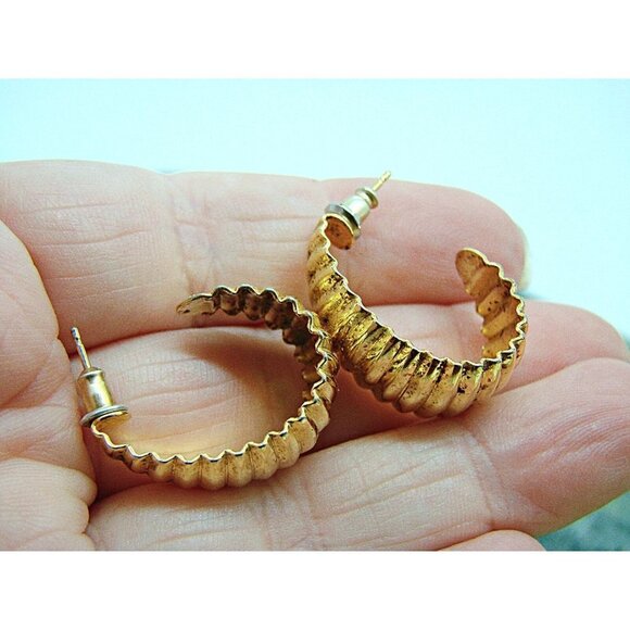 Lot of 3 Hoop and Semi Hoop Gold Tone Pierced Earrings 1" Minimalist - Picture 11 of 12